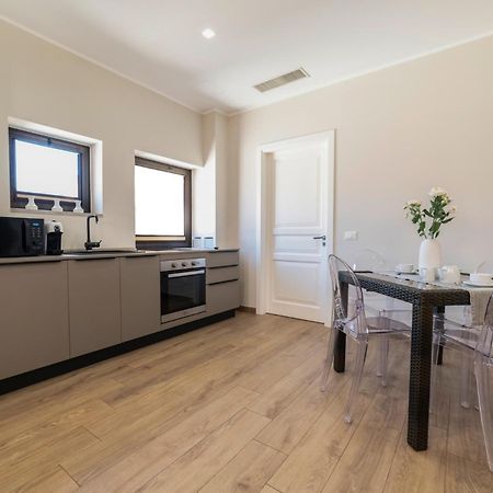 Ruggero Settimo - Room & Suite Palermo Bagian luar foto