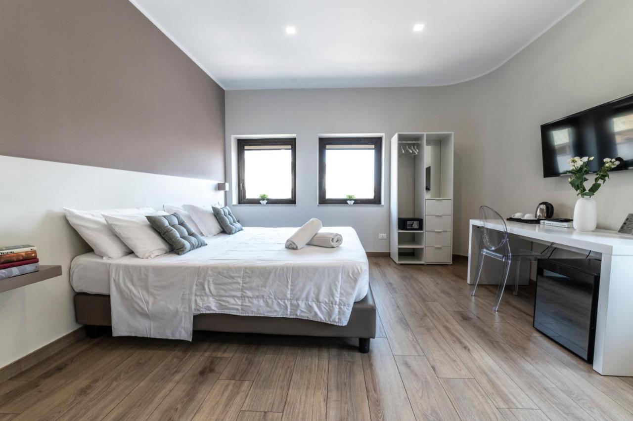 Ruggero Settimo - Room & Suite Palermo Bagian luar foto