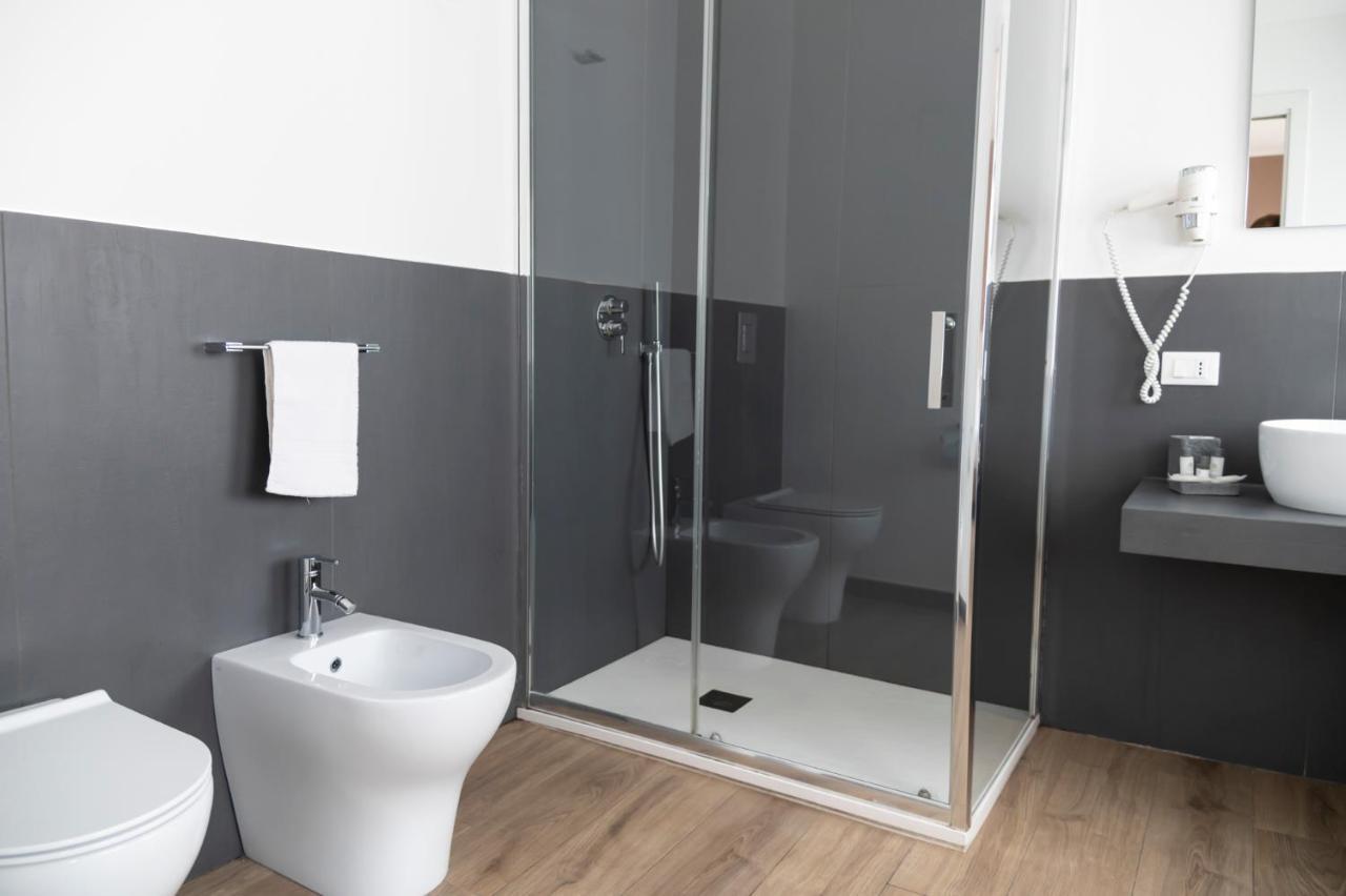 Ruggero Settimo - Room & Suite Palermo Bagian luar foto