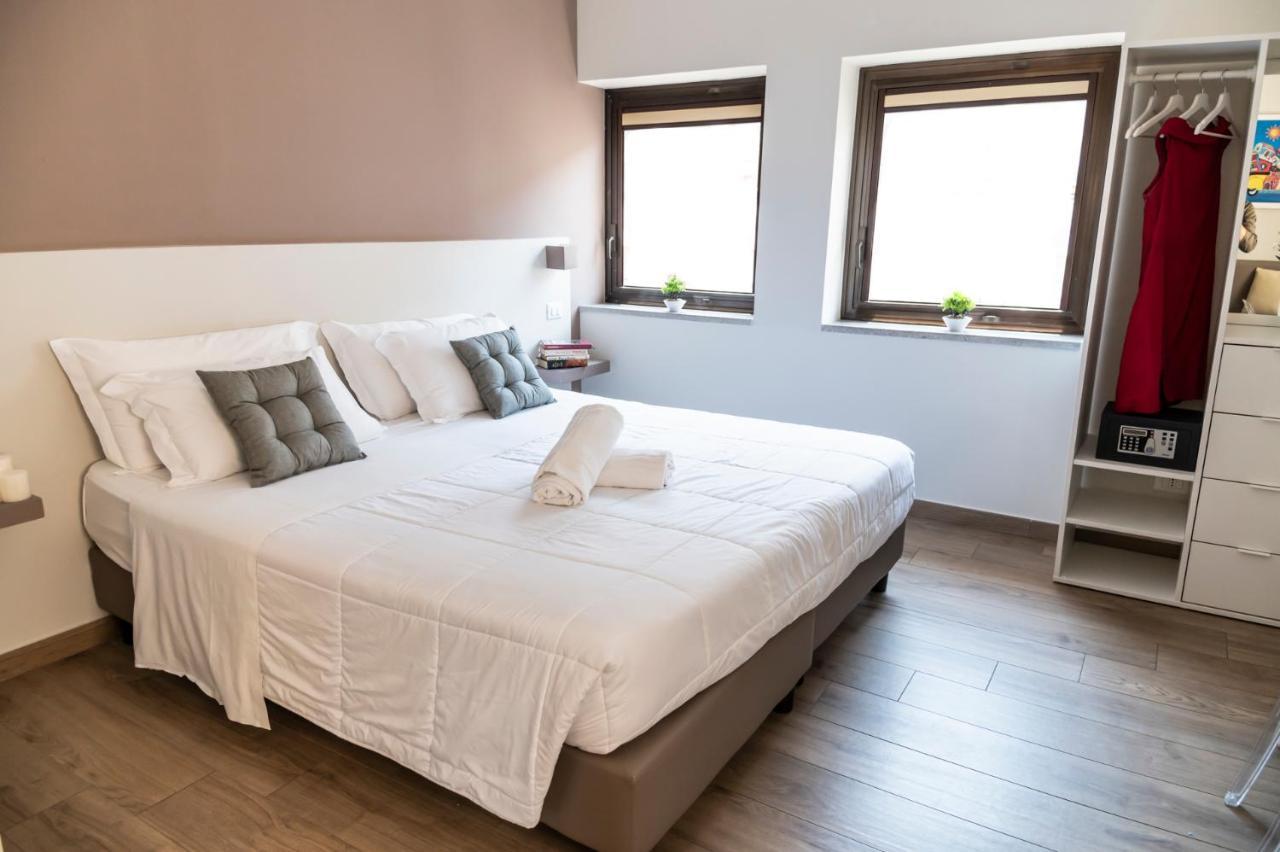 Ruggero Settimo - Room & Suite Palermo Bagian luar foto