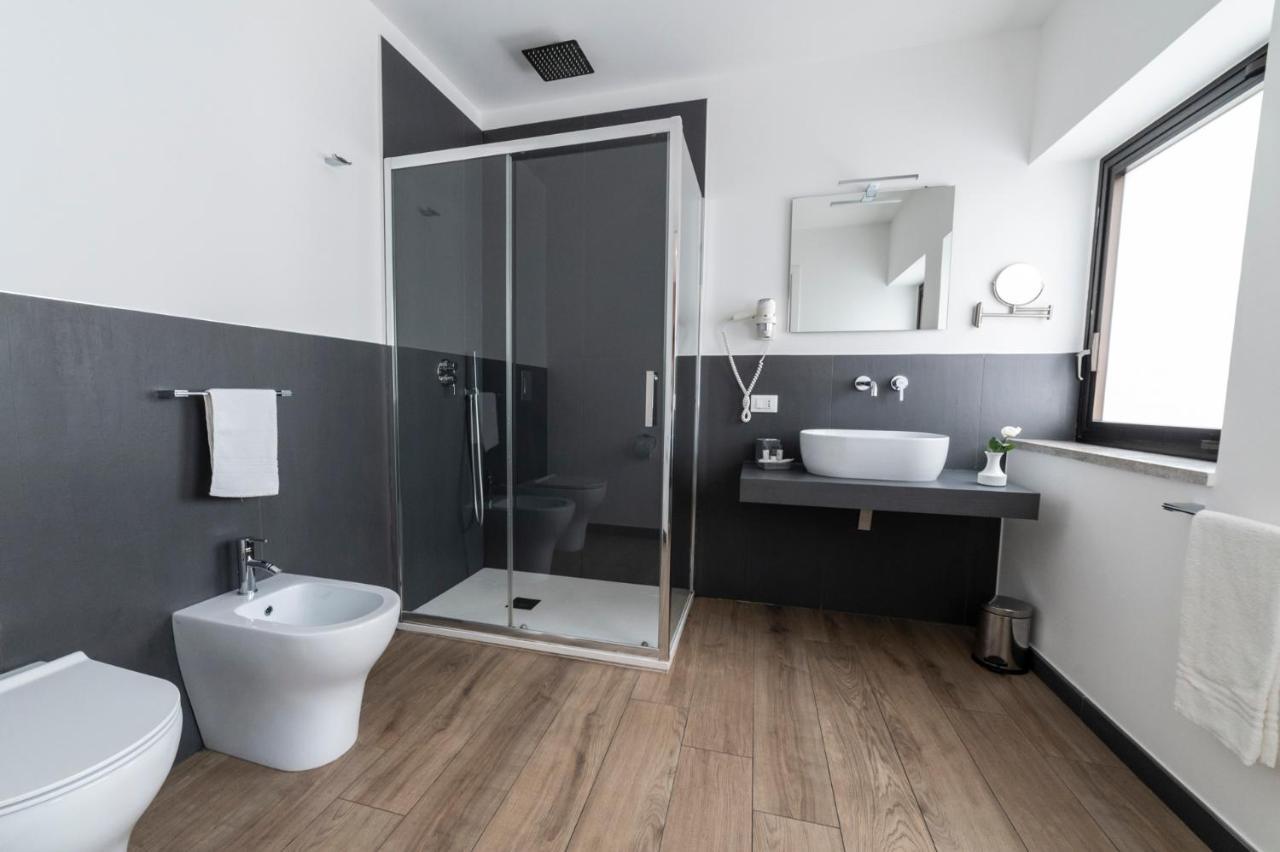 Ruggero Settimo - Room & Suite Palermo Bagian luar foto