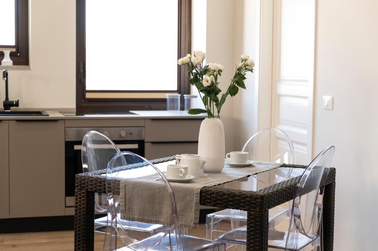 Ruggero Settimo - Room & Suite Palermo Bagian luar foto